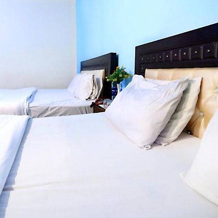 Royal Inn Guest House ลาฮอร์ ภายนอก รูปภาพ