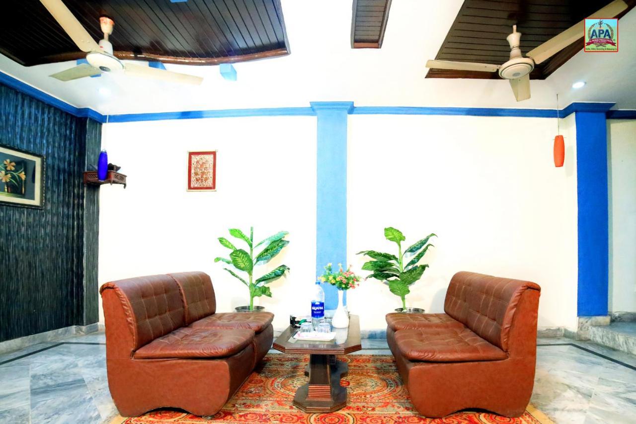 Royal Inn Guest House ลาฮอร์ ภายนอก รูปภาพ