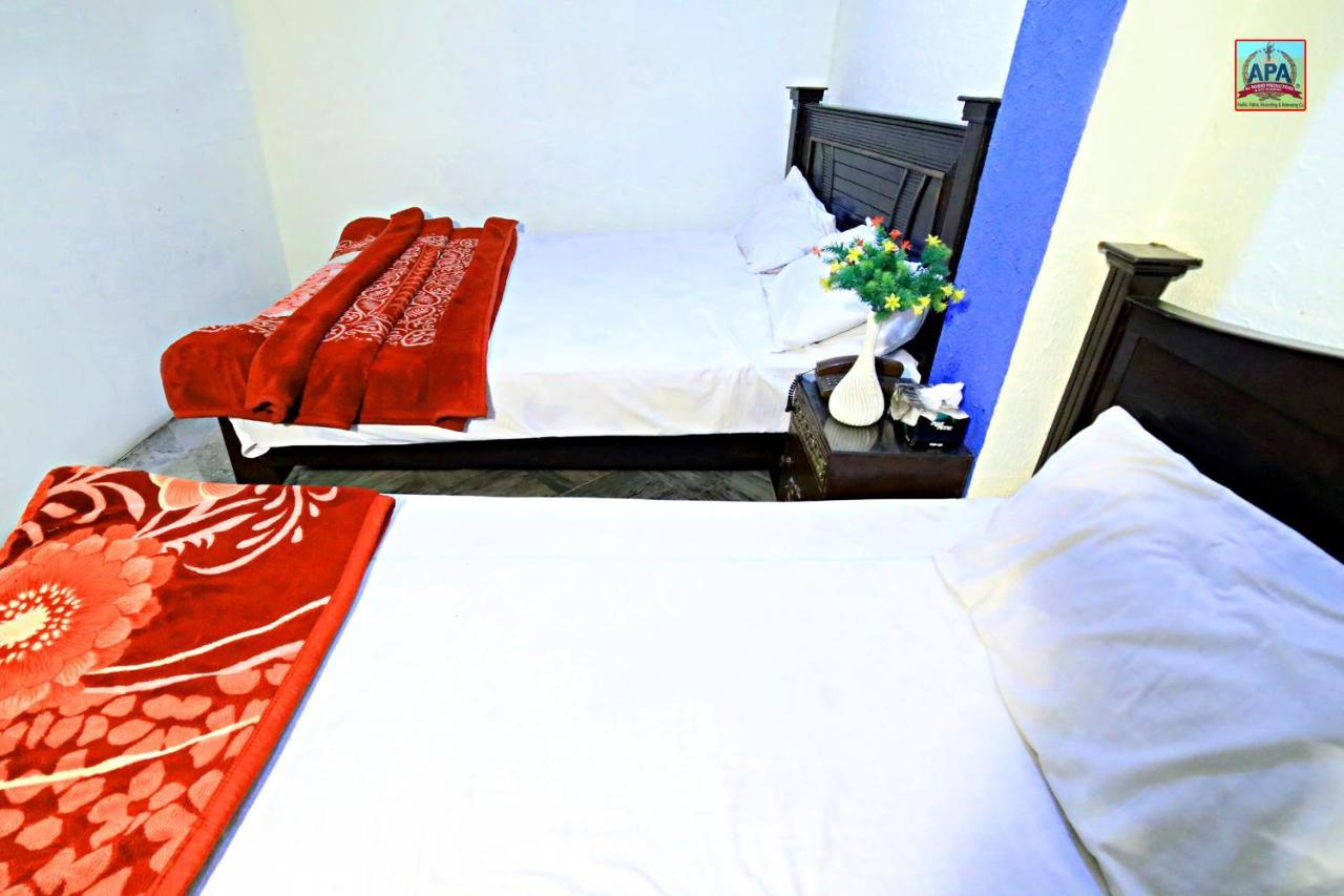 Royal Inn Guest House ลาฮอร์ ภายนอก รูปภาพ