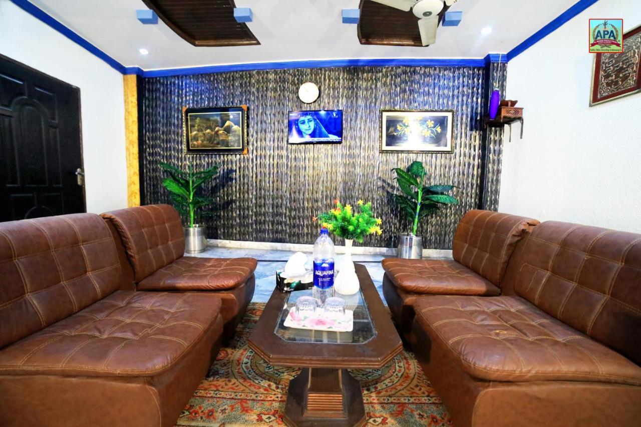 Royal Inn Guest House ลาฮอร์ ภายนอก รูปภาพ
